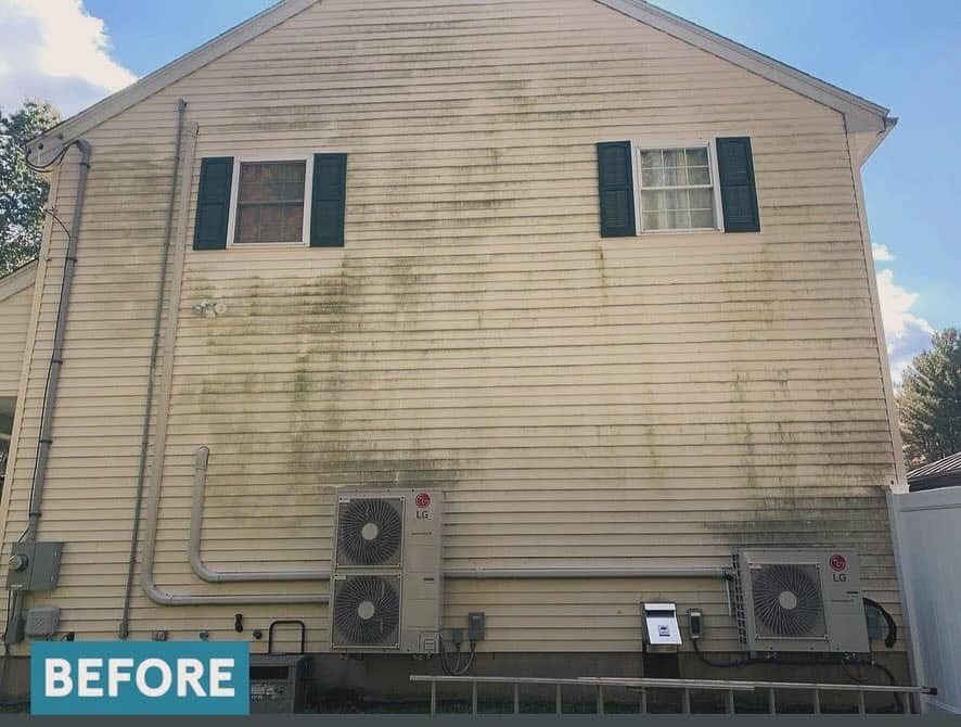 A house with heavy algae staining before soft washing