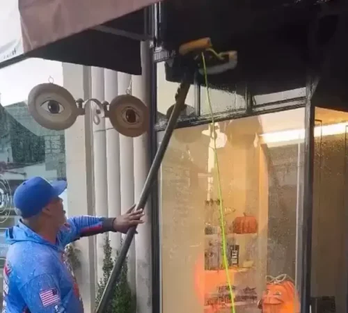 5ff7db8d-4370-4ab2-a505-35a3e85852e2