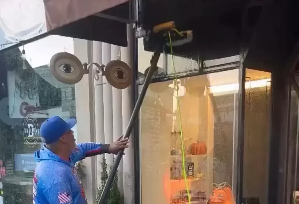 5ff7db8d-4370-4ab2-a505-35a3e85852e2